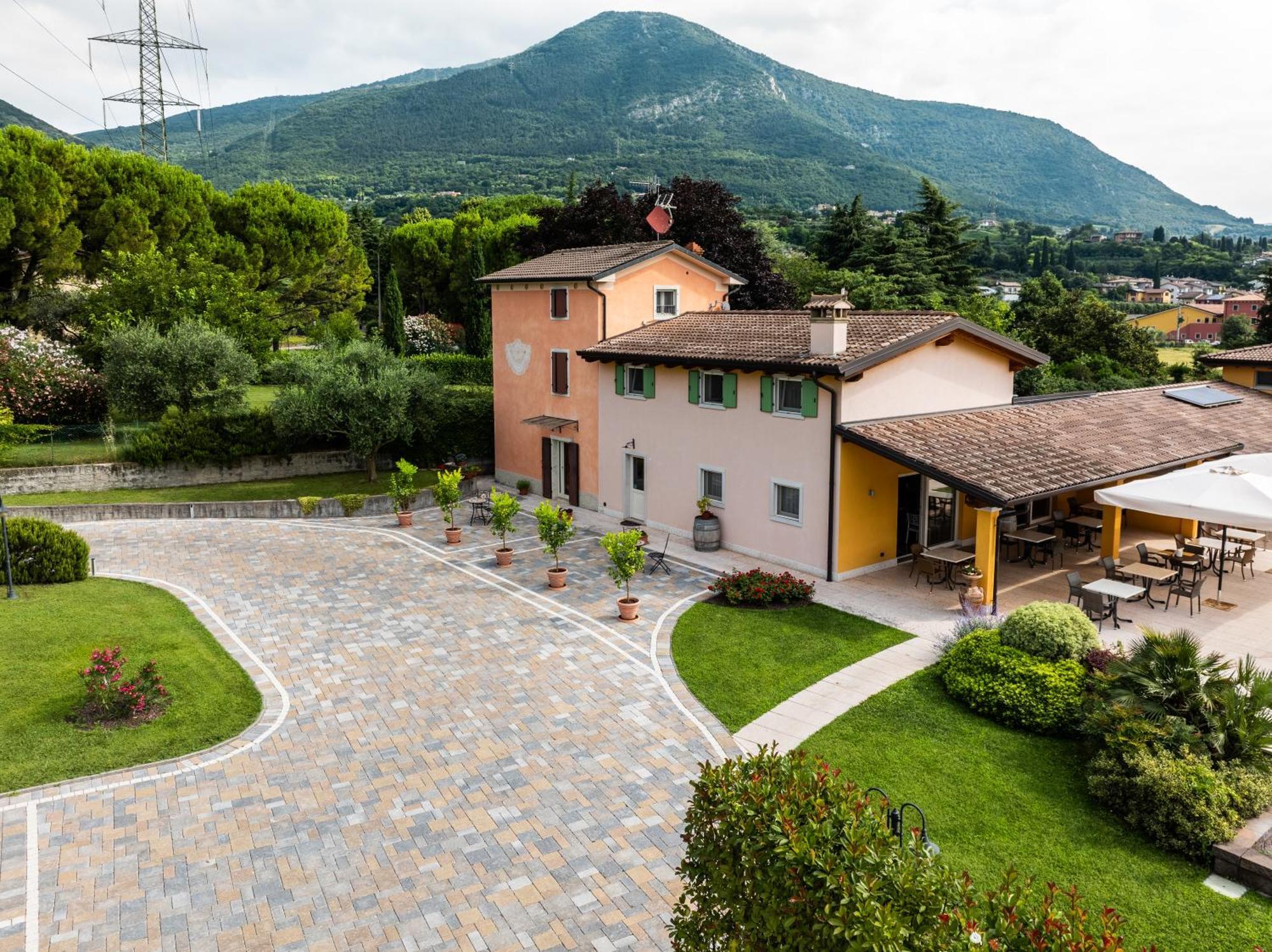 B&B Ca' Marognole Caprino Veronese Bagian luar foto